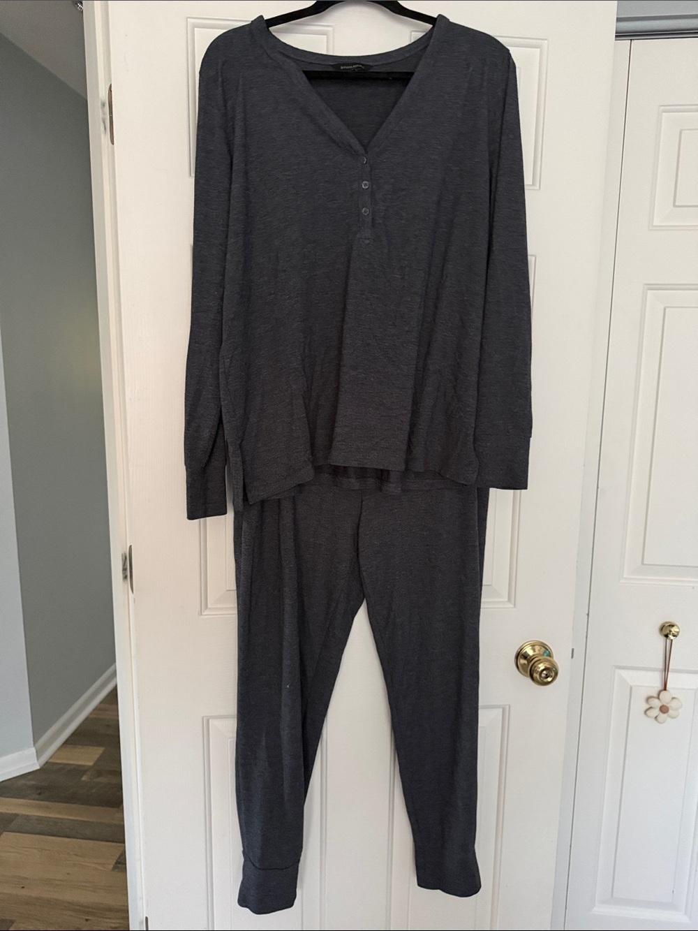 Banana Republic Charcoal Gray Long Sleeve 2 Piece Pajama Set
